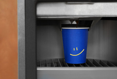 Como encontrar copos de papel compatíveis com sua máquina de venda automática